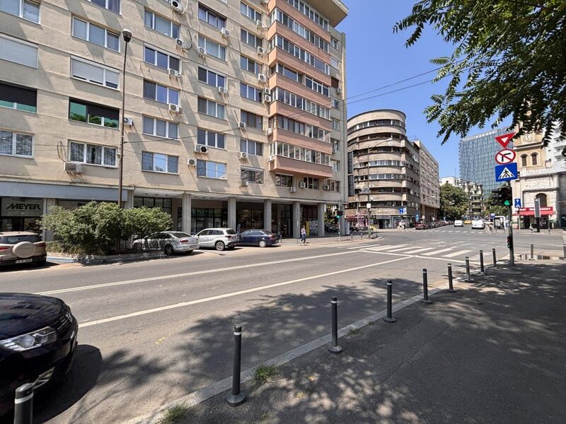 Sala Palatului, Ion Campineanu, spatiu comercial.